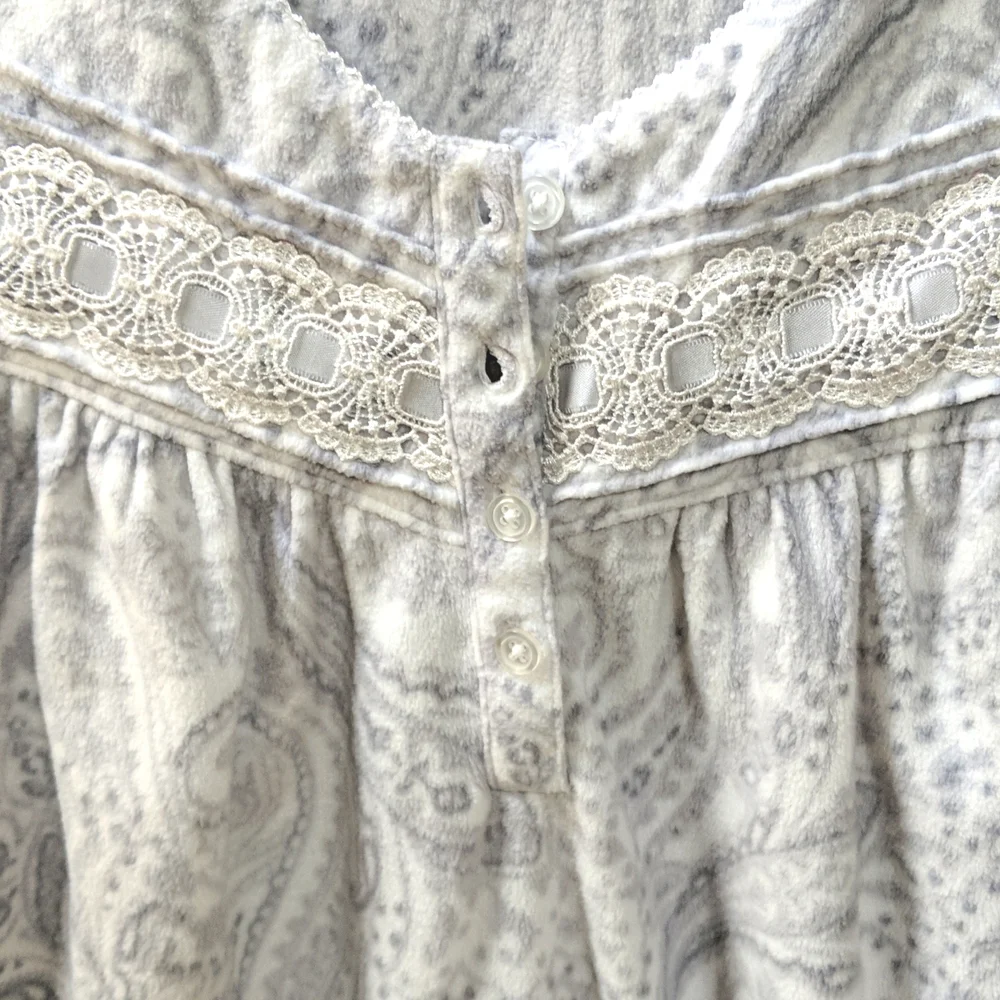 Aria, women's fleece nightgown. Size M